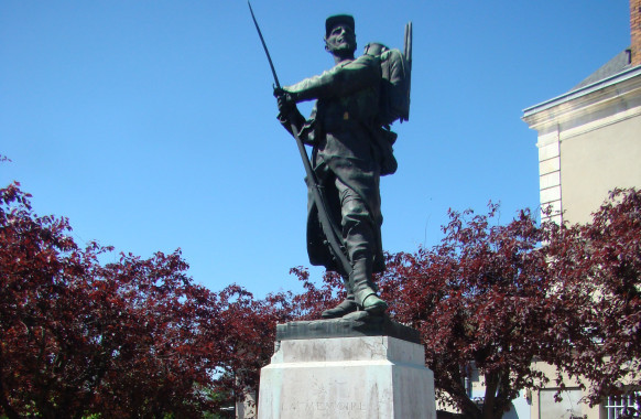 Monument de la guerre de 1870 à Bourbon-Lancy - ©SMPCB 