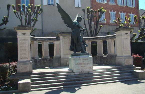 Monument de Bourbon-Lancy par le sculpteur Béguine - ©SMPCB