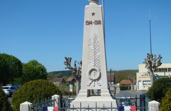 Monument de Toulon-sur-Arroux : Obélisque - ©SMPCB