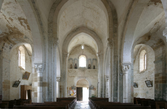 Intérieur de l'église de Varenne-l'Arconce
