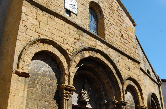 Façade de l'église Saint-Nicolas de Marcigny